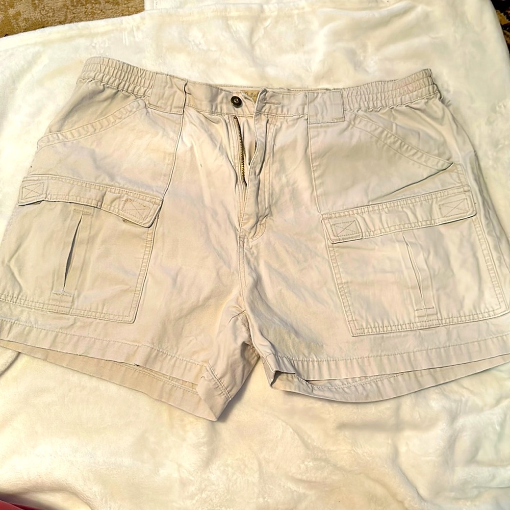 Men’s Cabela’s 5-pocket hiking short. Size 42. 5” inseam. Light khaki.